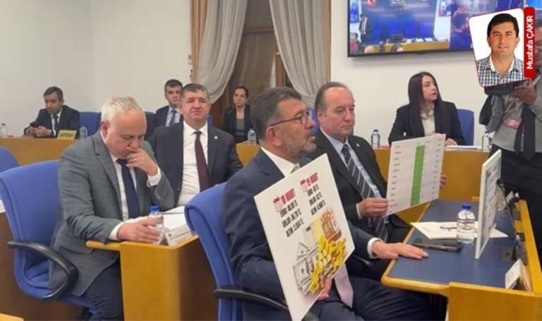 merkez-bankasinin-tbmmdeki-sunumunda-chp-pankartli-protestoda-bulunurken-karahan-son-donemdeki-gelismelere-dikkat-cekti-pHDpPqER.jpg